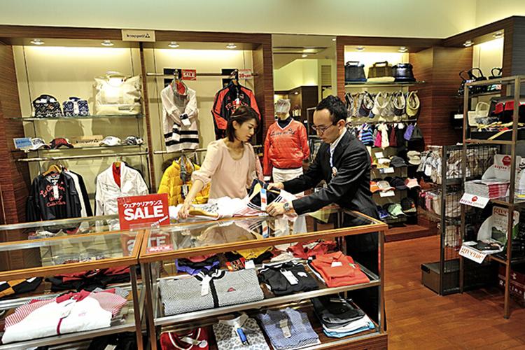 日本百货店销售额逾250亿 中国游客旺盛消费增长_百货资讯_中国服装网